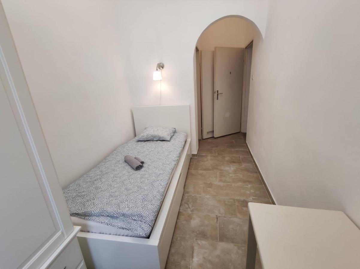 Room With Privat Shower In 3 Rooms Apartment 维也纳 外观 照片