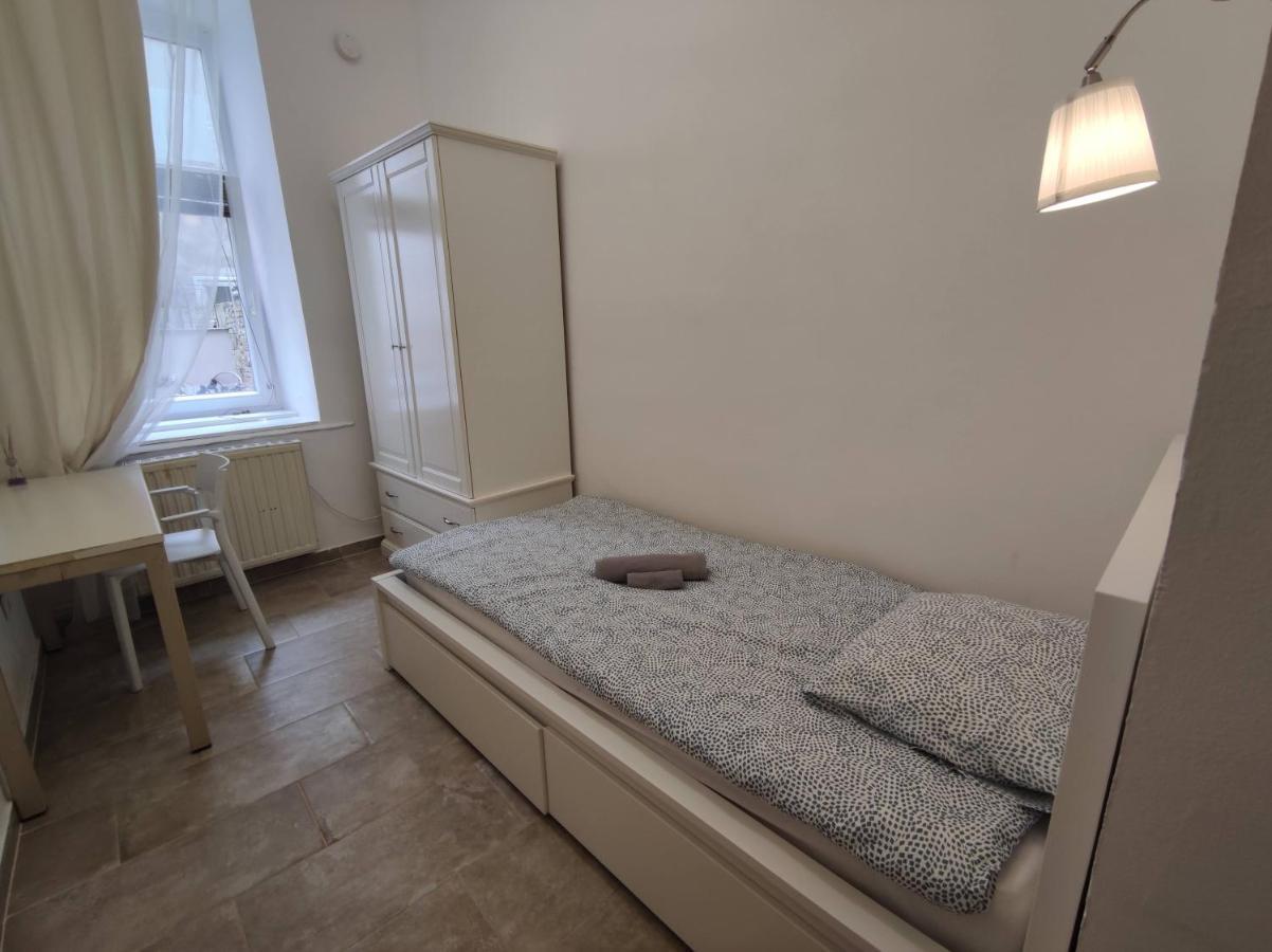 Room With Privat Shower In 3 Rooms Apartment 维也纳 外观 照片